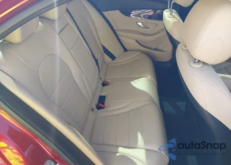 2018 Mercedes-Benz C 300 4Matic z USA, uszkodzony, nr VIN WDDWF4KB1JR319618